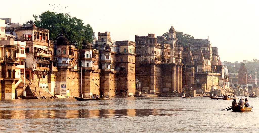 Los Antiguos Encantos De Varanasi